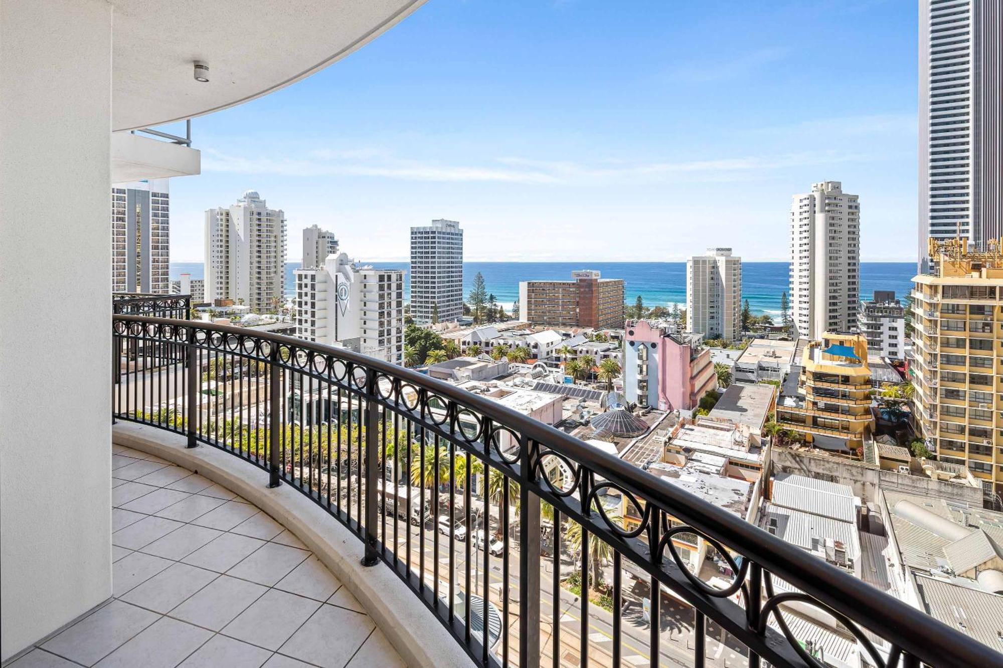 Chevron Renaissance Apartment *